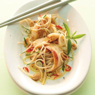 Reisnudelsalat mit Chili-Dressing Reisnudelsalat mit Chili-Dressing