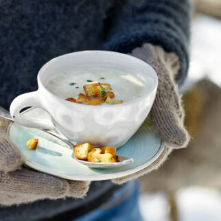 Pastinakencremesuppe mit Thymiancroûtons Pastinakencremesuppe mit Thymiancroûtons