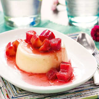 Grießflammeri mit Rhabarberkompott Grießflammeri mit Rhabarberkompott