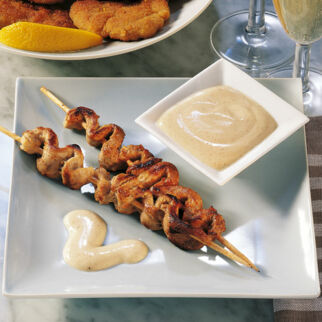 Saté-Spießchen mit Erdnuss-Dip Saté-Spießchen mit Erdnuss-Dip