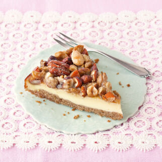 Käsekuchen mit Nüssen Käsekuchen mit Nüssen