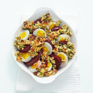 Rote-Bete-Gratin mit Streuseln Rote-Bete-Gratin mit Streuseln