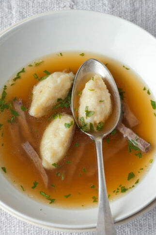 Klare Rinderbrühe Klare Rinderbrühe