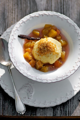 Topfenknödel mit Rhabarberkompott Topfenknödel mit Rhabarberkompott