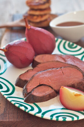 Hirschbraten mit Walnuss-Kartoffelplätzchen Hirschbraten mit Walnuss-Kartoffelplätzchen