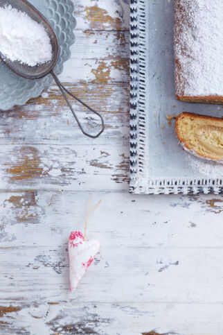 Feiner Stollen mit Marzipanfüllung Feiner Stollen mit Marzipanfüllung