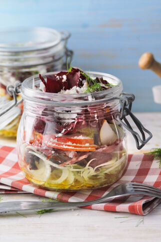 Roh marinierter Fenchelsalat mit Salami Roh marinierter Fenchelsalat mit Salami