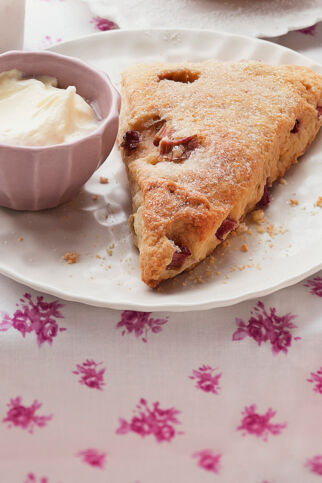 Rhabarberscones Rhabarberscones