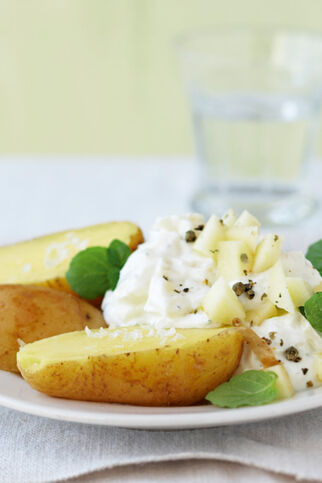 Junge Kartoffeln mit Limetten-Minze-Quark Junge Kartoffeln mit Limetten-Minze-Quark