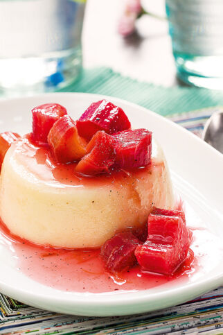 Grießflammeri mit Rhabarberkompott Grießflammeri mit Rhabarberkompott