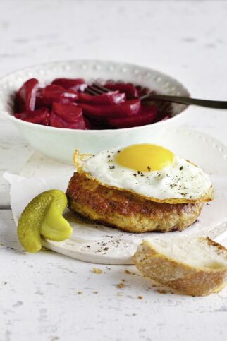 Tatar-Frikadelle mit Rote-Bete-Gemüse Tatar-Frikadelle mit Rote-Bete-Gemüse