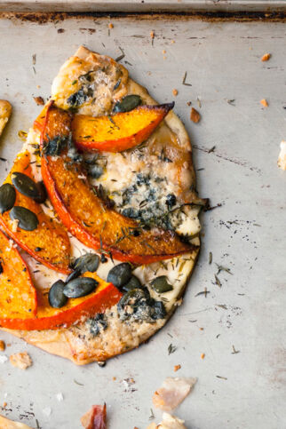 Flammkuchen mit Kürbis und Roquefort Flammkuchen mit Kürbis und Roquefort