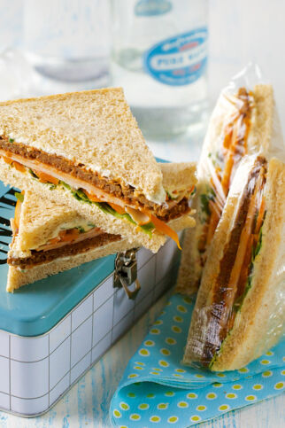 Tramezzini mit Toast und Pumpernickel Tramezzini mit Toast und Pumpernickel