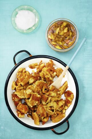 Kaiserschmarren mit Rhabarberkompott Kaiserschmarren mit Rhabarberkompott