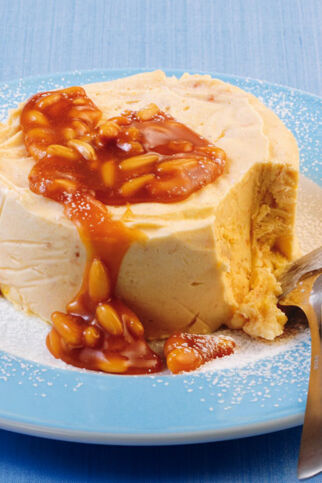 Bratapfelparfait mit Pinienkernkaramell Bratapfelparfait mit Pinienkernkaramell