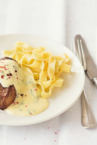 Filetsteak mit Béarnaise Filetsteak mit Béarnaise