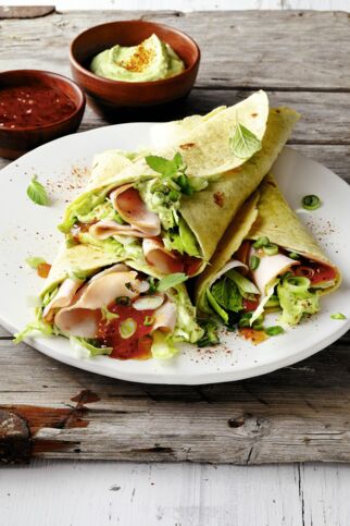 Wraps mit Avocadocreme, Chutney und Putenbrust Wraps mit Avocadocreme, Chutney und Putenbrust