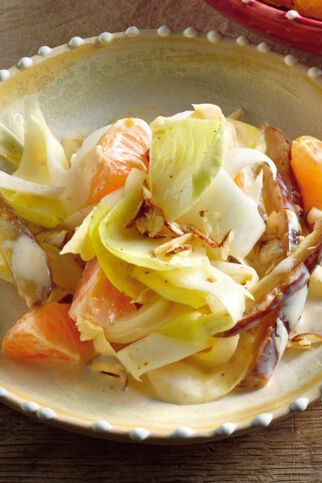 Chicoréesalat mit Datteln Chicoréesalat mit Datteln