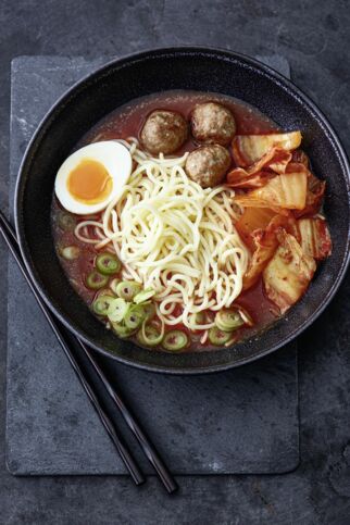 Tomaten-Ramen mit Kimchi Tomaten-Ramen mit Kimchi