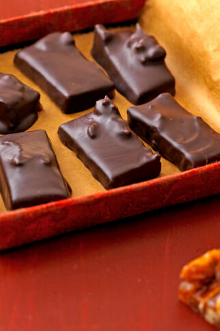 Walnuss-Rosmarin-Krokant Walnuss-Rosmarin-Krokant