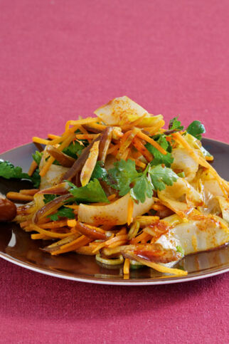 Chicoréesalat mit Möhren und Datteln Chicoréesalat mit Möhren und Datteln