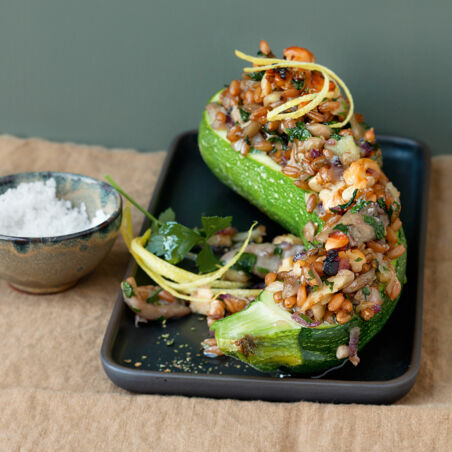 Zucchini mit Dinkel-Austernpilz-Füllung Zucchini mit Dinkel-Austernpilz-Füllung