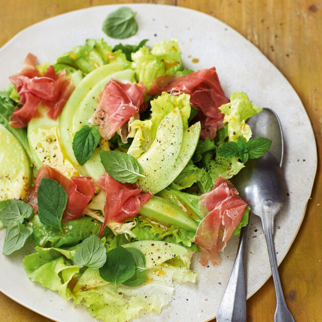 Schinken-Melone-Salat mit nussiger Sherry-Vinaigrette Rezept | Küchengötter