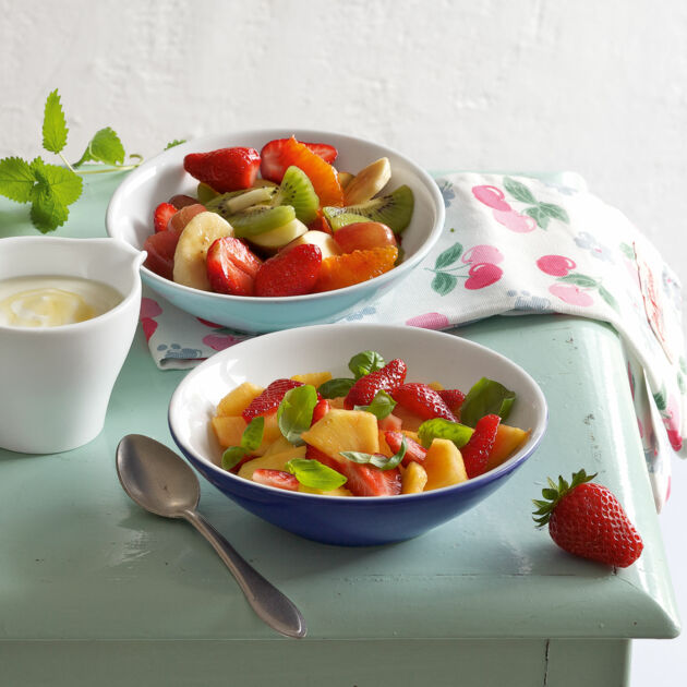 Obstsalat mit Honig-Joghurt Rezept | Küchengötter