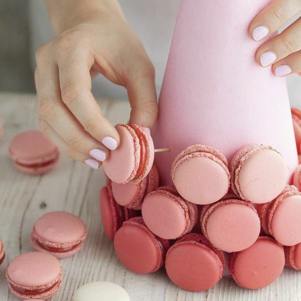 Macaron-Pyramide mit Champagner Rezept | Küchengötter