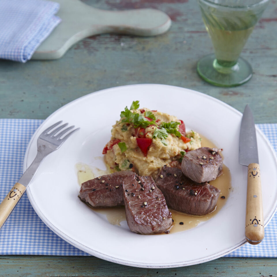 Schnelles Kichererbsenpüree mit Lammmedaillons Rezept | Küchengötter