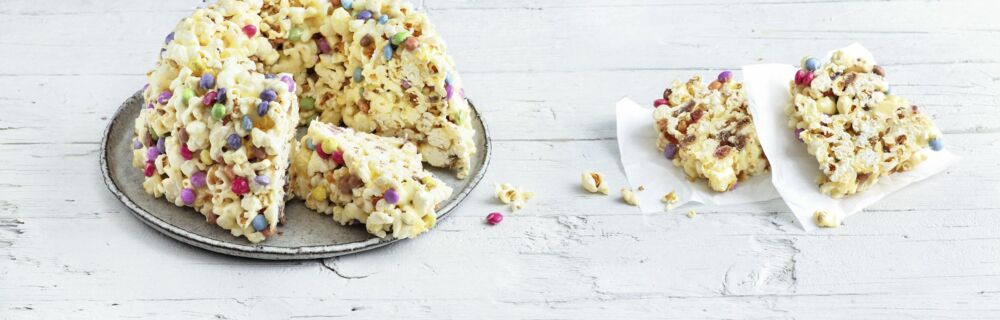 Popcorn-Cake mit Schokolinsen Popcorn-Cake mit Schokolinsen