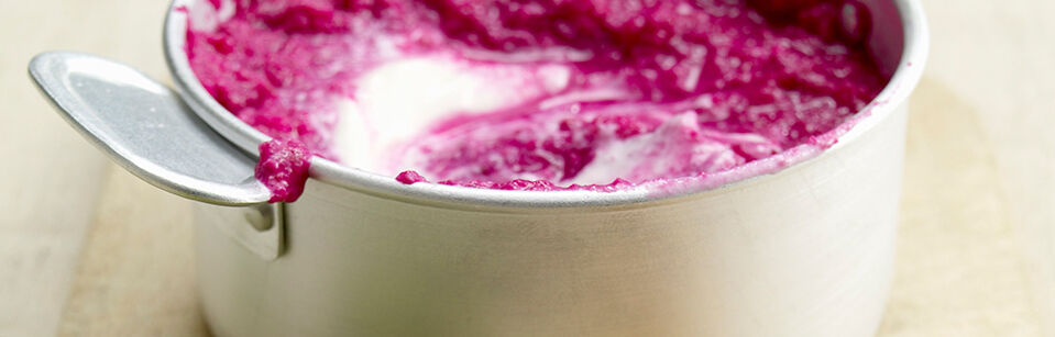 Sauce und Chutneys mit roter Bete Sauce und Chutneys mit roter Bete