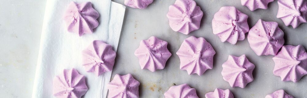 Aquafaba-Baiser mit Beeren Aquafaba-Baiser mit Beeren