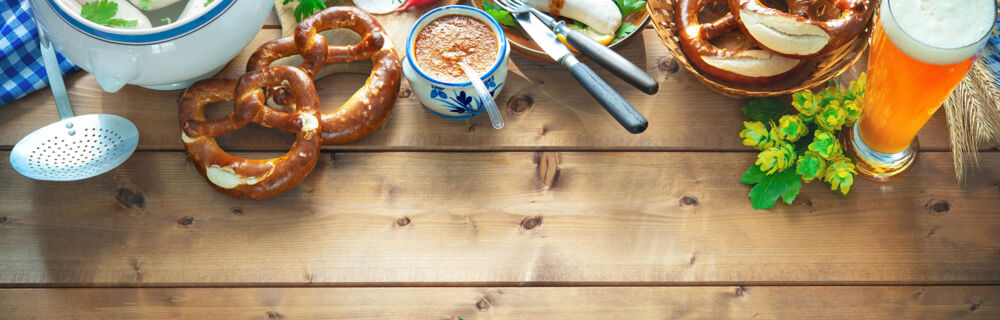 Gedeckter Oktoberfest-Tisch Gedeckter Oktoberfest-Tisch