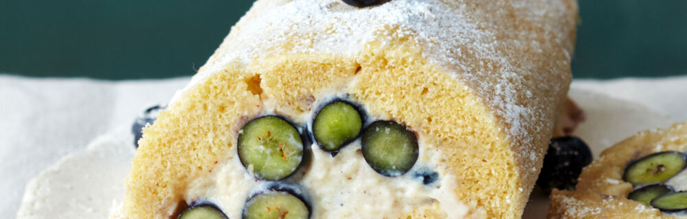 Biskuitrolle mit Blaubeercreme Biskuitrolle mit Blaubeercreme