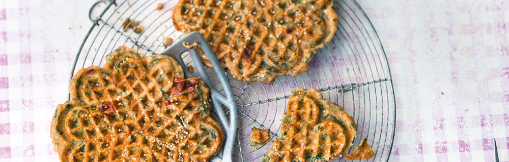 Spinatwaffeln mit Tomaten Spinatwaffeln mit Tomaten