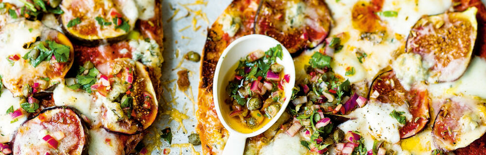 Fladenbrotpizza mit dreierlei Käse Fladenbrotpizza mit dreierlei Käse