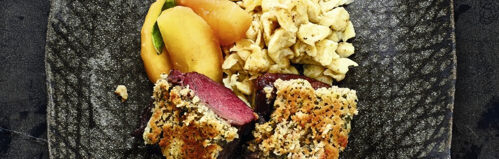 Rehrücken mit Bittersalat Rehruecken Spaetzle Quitte