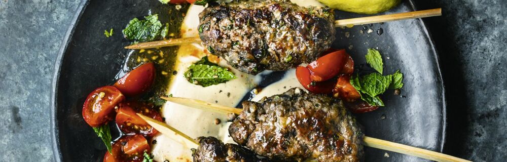 Rinder-Köfte mit Tahin und Salsa Rinder-Köfte mit Tahin und Salsa