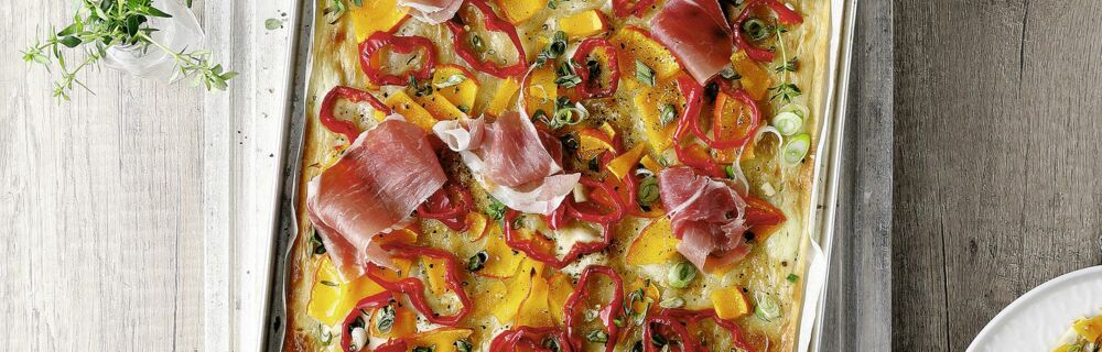 Flammkuchen mit Kürbis und Schinken Flammkuchen mit Kürbis und Schinken