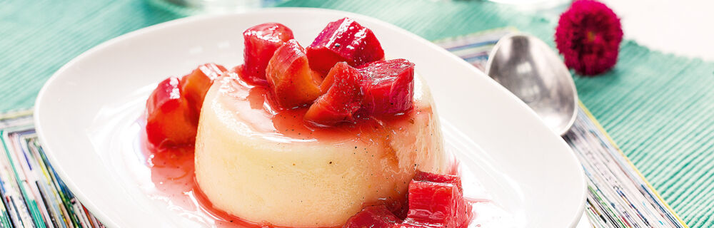 Grießflammeri mit Rhabarberkompott Grießflammeri mit Rhabarberkompott