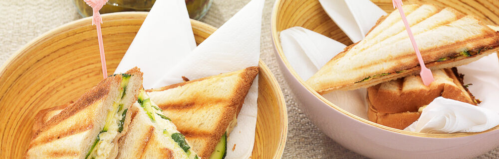 Zucchini-Feta-Toasts Zucchini-Feta-Toasts