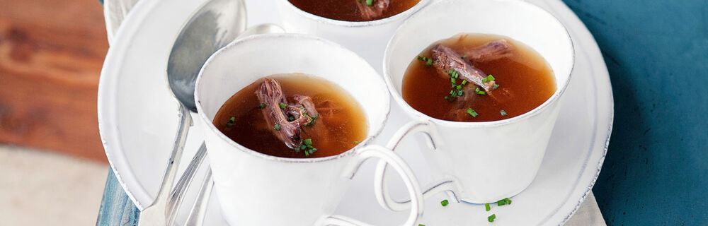 Kräftige Ochsenschwanzbrühe Kräftige Ochsenschwanzbrühe