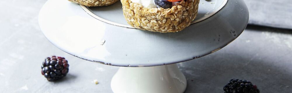 Granola-Cups mit Beeren Granola-Cups mit Beeren