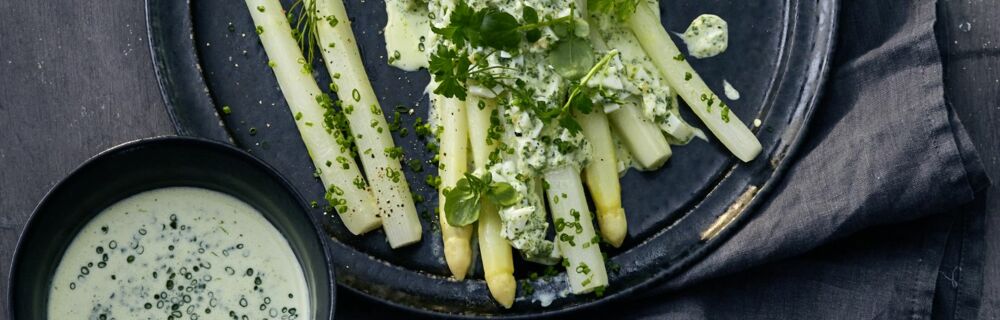 Weißer Spargel mit grüner Sauce Weißer Spargel mit grüner Sauce