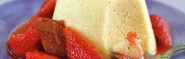 Grießflammeri mit Erdbeer-Rhabarber-Kompott Grießflammeri mit Erdbeer-Rhabarber-Kompott