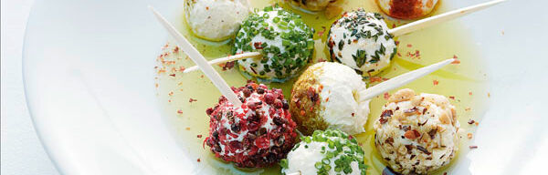 Bunte Ziegenfrischkäse-Pralinen Bunte Ziegenfrischkäse-Pralinen