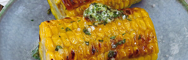 Maiskolben mit Kräuter-Knoblauch-Butter Maiskolben mit Kräuter-Knoblauch-Butter