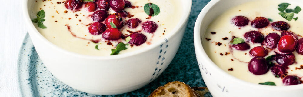 Bergkäsesuppe mit Balsamico-Cranberrys Bergkäsesuppe mit Balsamico-Cranberrys