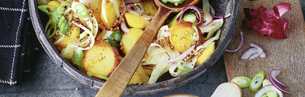 Bratkartoffelsalat mit Buchweizenpops Bratkartoffelsalat mit Buchweizenpops